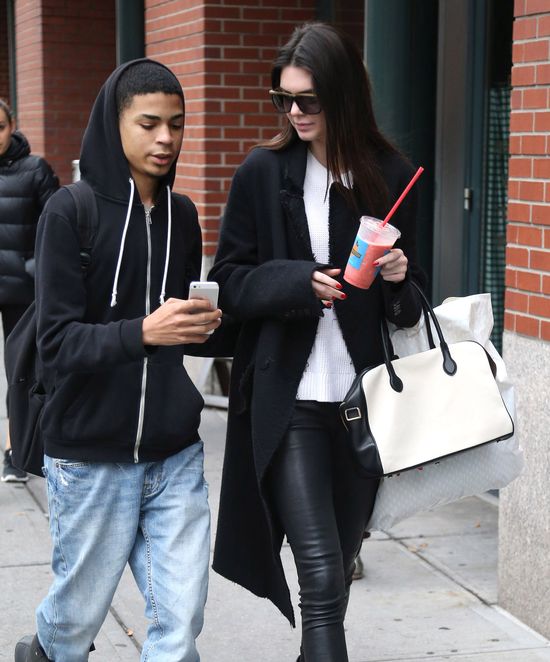 Plotek o związkach Kendall Jenner ciąg dalszy (FOTO)