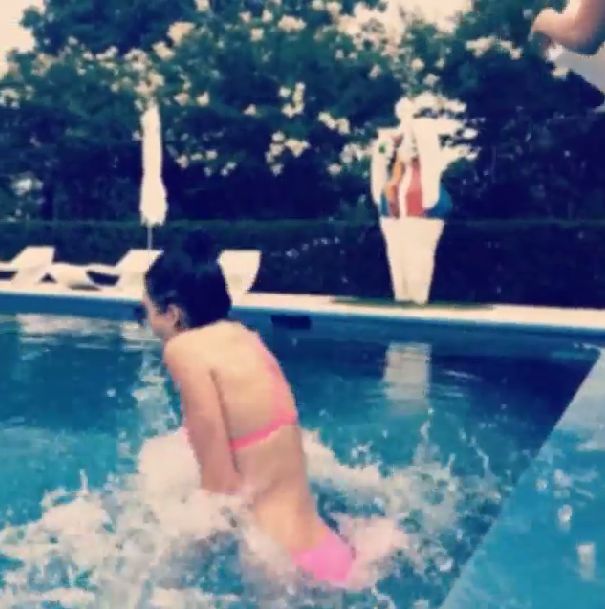 Kendall Jenner podczas splasha pokazała szczupłą sylwetkę 