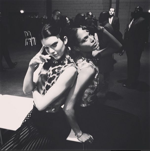 Kiedy Kim Kardashian bawiła się na Oscarach... (FOTO)