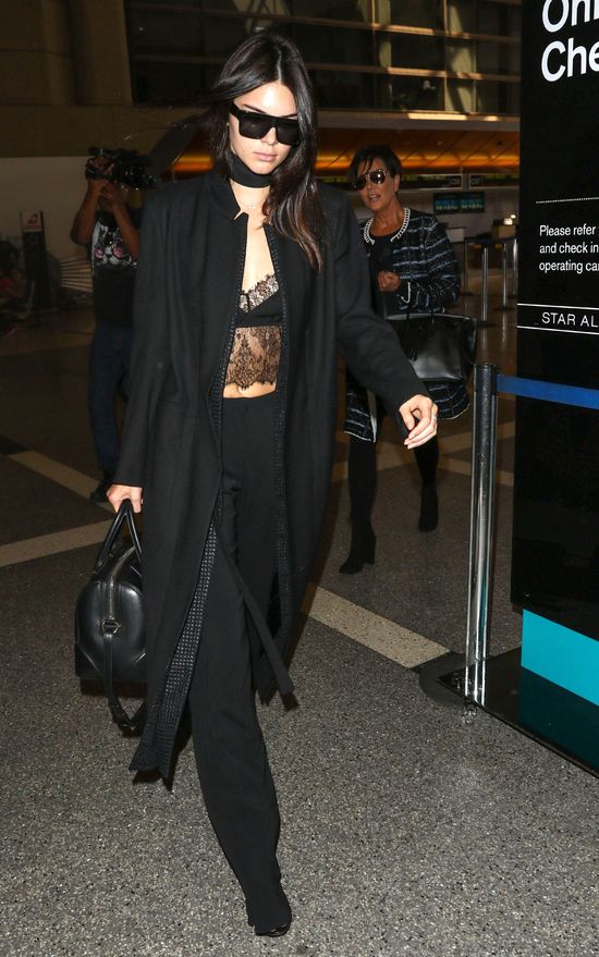 Co tam trądzik! Spójrzcie na dekolt Kendall Jenner (FOTO)