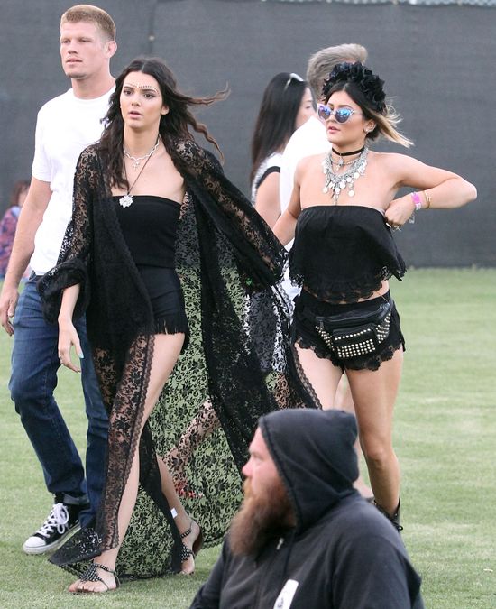 Siostry Jenner przesadziły z czernią (FOTO)