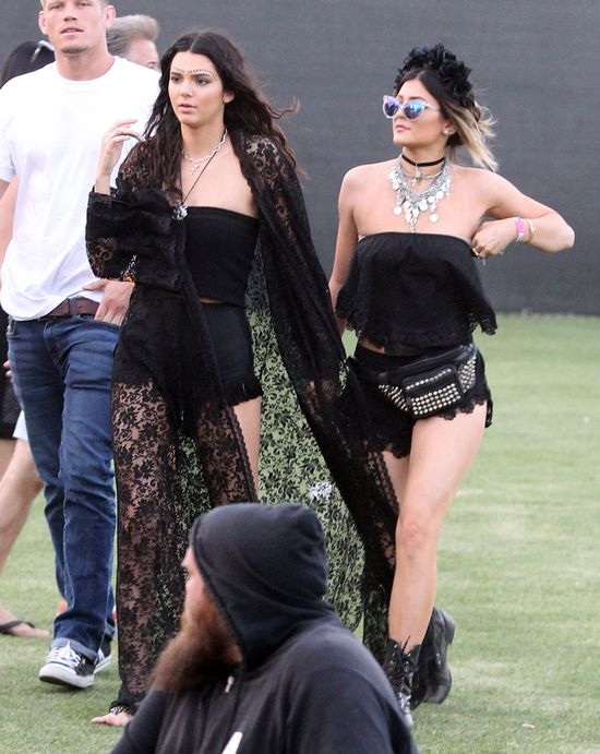 Siostry Jenner przesadziły z czernią (FOTO)