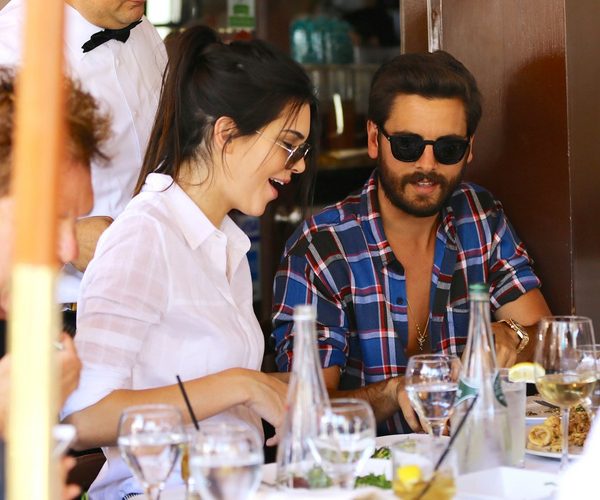 Użył drona, by zamazać twarz Kendall Jenner [VIDEO]