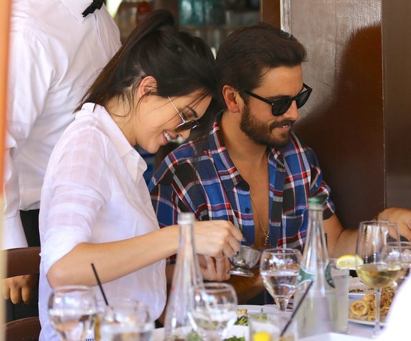 Użył drona, by zamazać twarz Kendall Jenner [VIDEO]