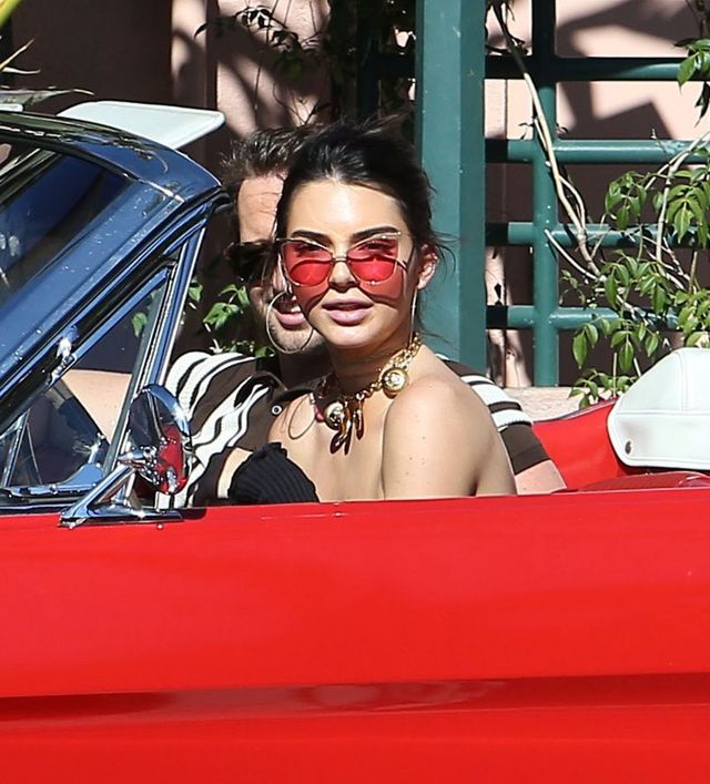 Kendall Jenner wspomina, jak starsze siostry robiły sobie makijaż wiele lat