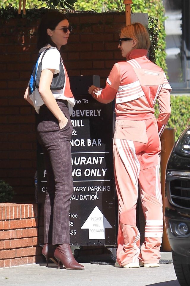 Skoro Kendall jest z Justinem, to dlaczego ŚCISKA się z nią? (ZDJĘCIA)