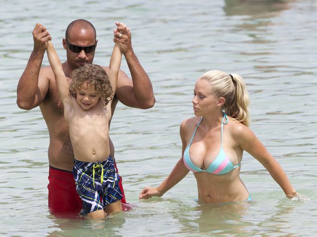 Kendra Wilkinson wpadła w furię i zrobiła dość głupią rzecz Kendra Wilkinson wpadła w furię i zrobiła dość głupią rzecz