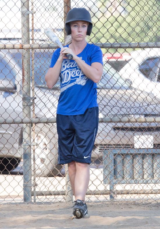 Kendra Wilkinson pokazała brzuch po 2 ciążach - są fałdki i rozstępy Kendra Wilkinson pokazała brzuch po 2 ciążach - są fałdki i rozstępy