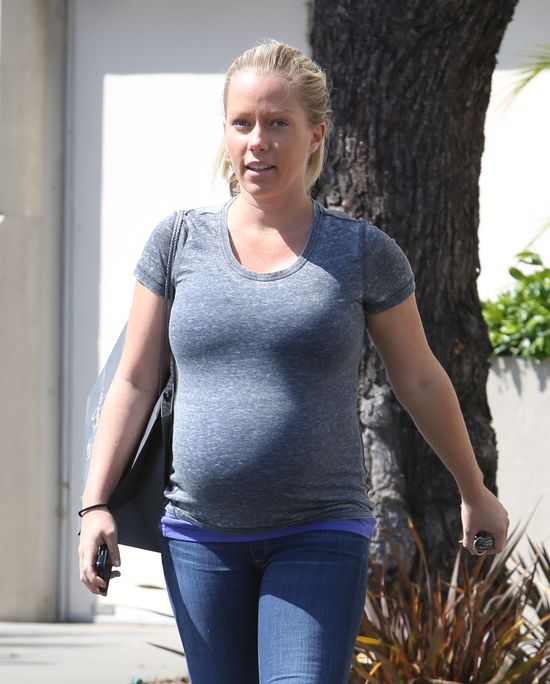 Ile już przytyła ciężarna Kendra Wilkinson? (FOTO) Ile już przytyła ciężarna Kendra Wilkinson? (FOTO)