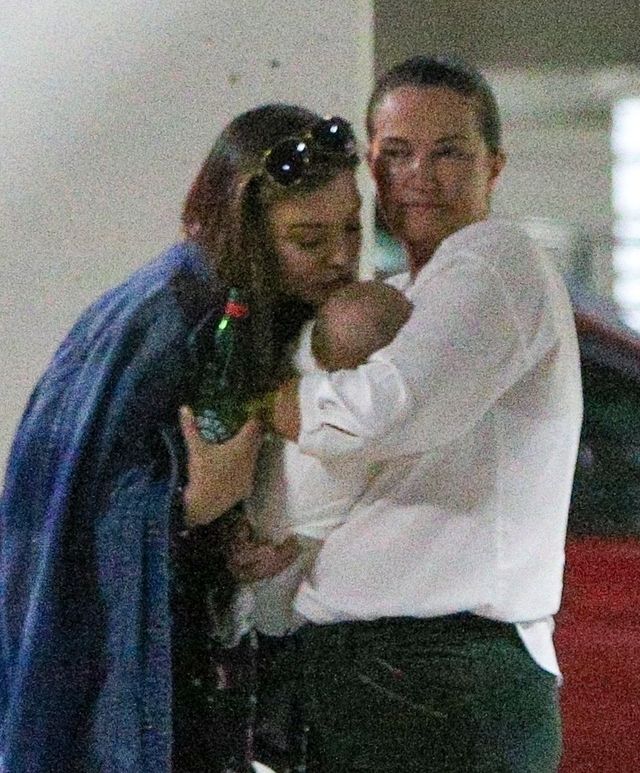 Miranda Kerr jedzie z tygodniowym synem do lekarza (ZDJĘCIA)