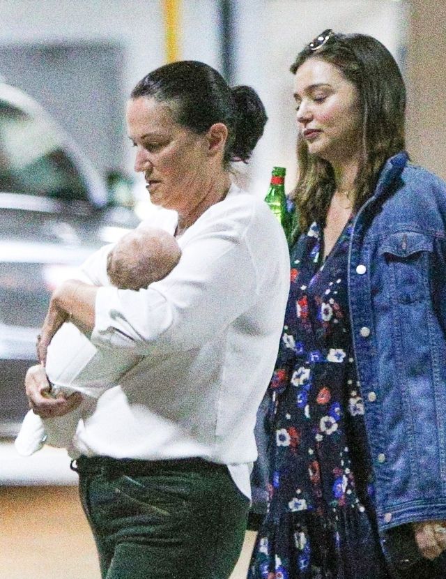 Miranda Kerr jedzie z tygodniowym synem do lekarza (ZDJĘCIA)