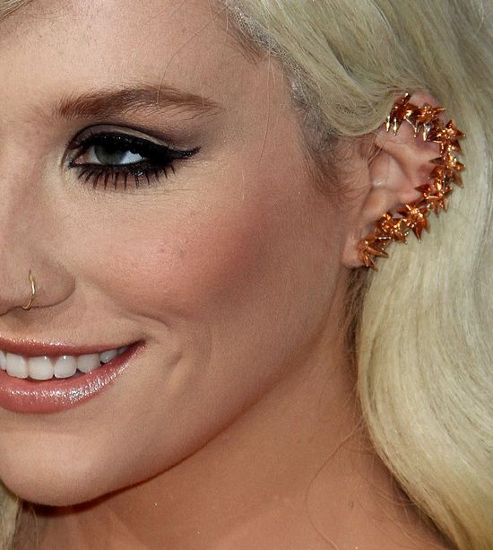 Ke$ha na American Music Awards - co za zmiana! (FOTO)