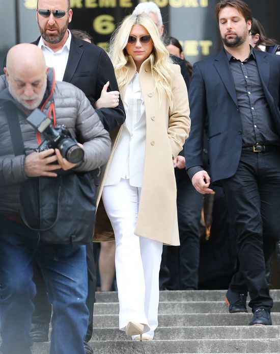 Wszystko, co musicie wiedzieć o skalndalu wokół Keshy