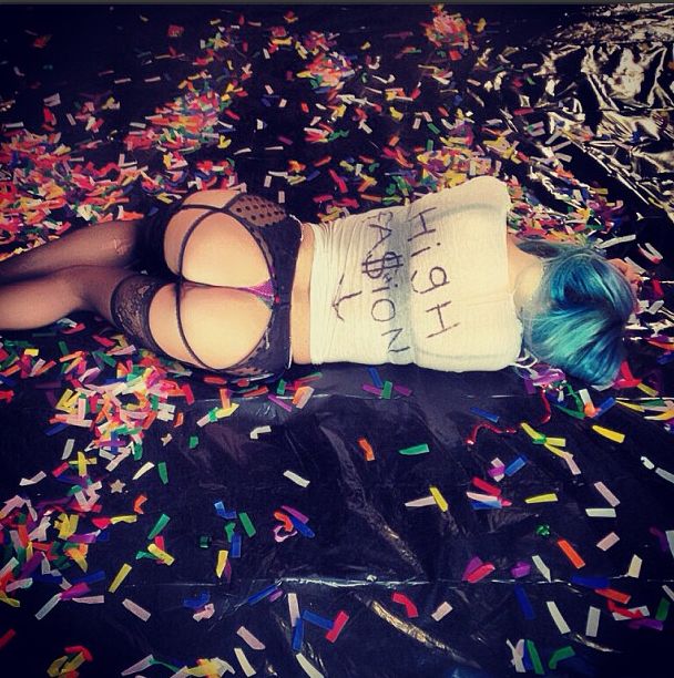 Ke$ha też wygina śmiało ciało (FOTO)