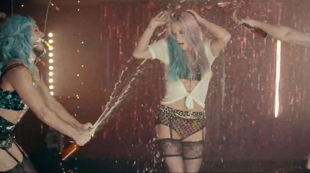 Ke$ha robi striptiz w najnowszym teledysku (VIDEO)