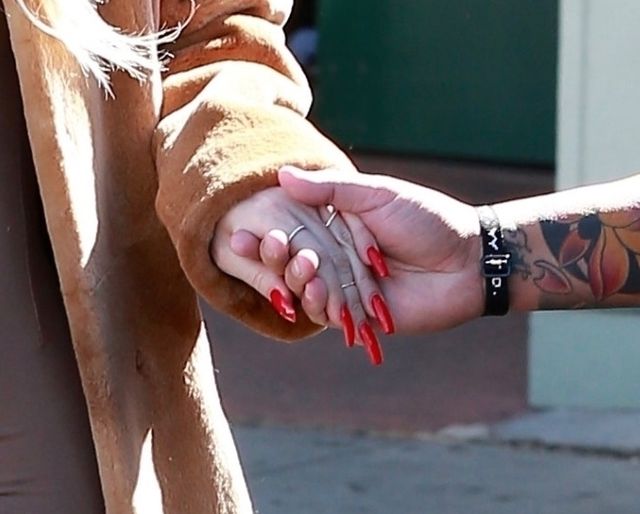 Khloe Kardashian z dużym brzuszkiem nie rezygnuje z obcasów (ZDJĘCIA)