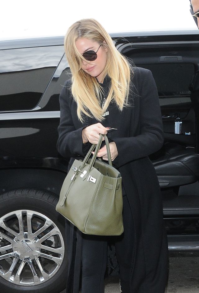 Khloe Kardashian ukrywa ciążowy brzuszek pod płaszczem. Kwitnie?