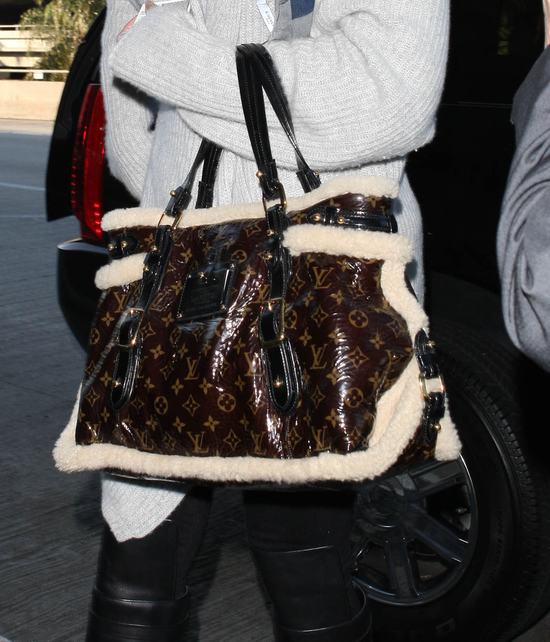 Zimowe, markowe gadżety Khloe Kardashian (FOTO)