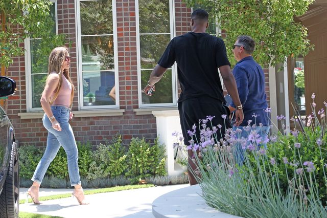 Te zdjęcia są dowodem na to, że miedzy Khloe i Tristanem zrobiło się poważnie Te zdjęcia są dowodem na to, że miedzy Khloe i Tristanem zrobiło się poważnie