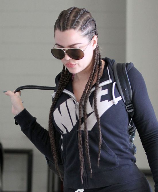 Khloe zmieniła fryzurę i zapowiada zmiany w swoim wyglądzie Khloe zmieniła fryzurę i zapowiada zmiany w swoim wyglądzie