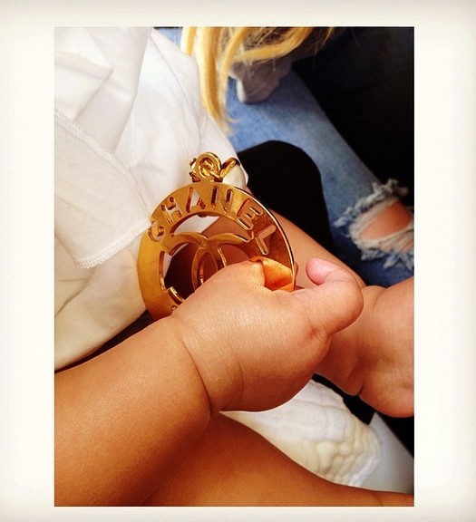 Nori West bawi się bardzo drogą biżuterią (FOTO)