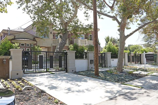 Te zdjęcia są dowodem na to, że miedzy Khloe i Tristanem zrobiło się poważnie Te zdjęcia są dowodem na to, że miedzy Khloe i Tristanem zrobiło się poważnie