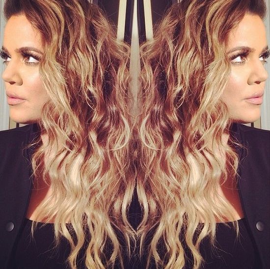 Khloe Kardashian straszy spluwą! (FOTO)