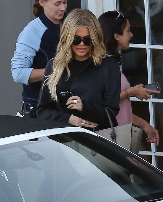 Khloe Kardashian ma problem ze spodniami (FOTO) Khloe Kardashian ma problem ze spodniami (FOTO)