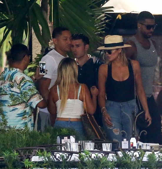 Khloe na randce z nowym chłopakiem. Kolejny romans czy wyjątkowo miłość? Khloe na randce z nowym chłopakiem. Kolejny romans czy wyjątkowo miłość?