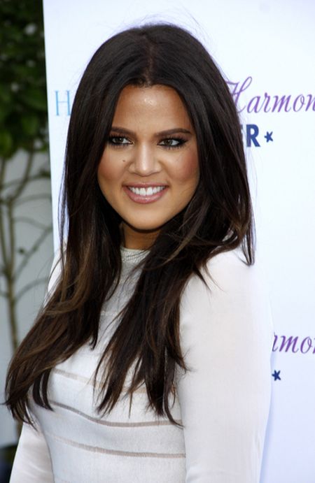 Tak się zmieniała twarz Khloe Kardashian (FOTO)