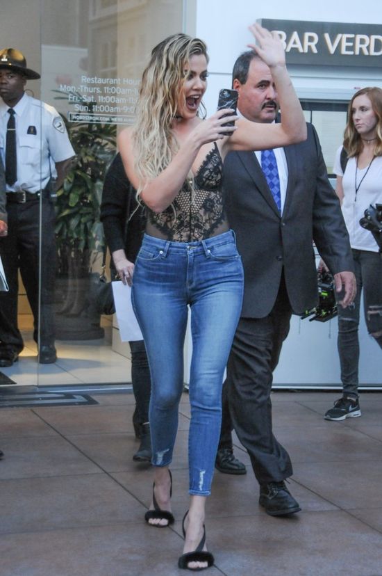 Khloe Kardashian walczy o zainteresowanie prasy (FOTO)