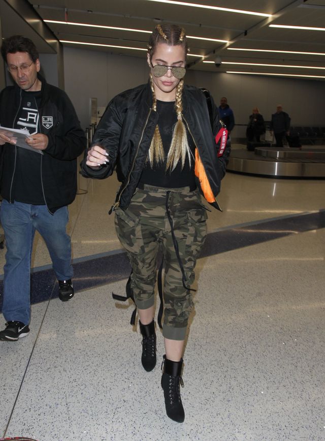 Bojówki i sznurowane botki - celebrytka z pazurem (FOTO)