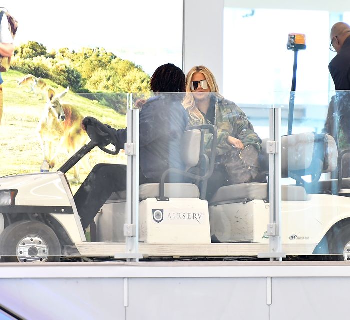 Nowe zdjęcia Khloe Kardashian: w ciąży jak na poligonie (ZDJĘCIA) Nowe zdjęcia Khloe Kardashian: w ciąży jak na poligonie (ZDJĘCIA)