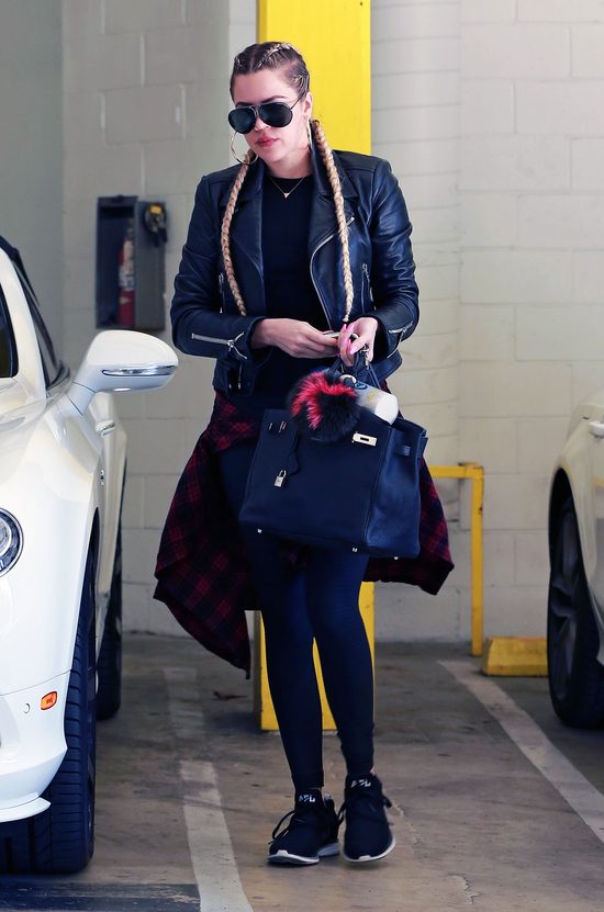 Khloe Kardashian też zafundowała sobie warkocze (FOTO)