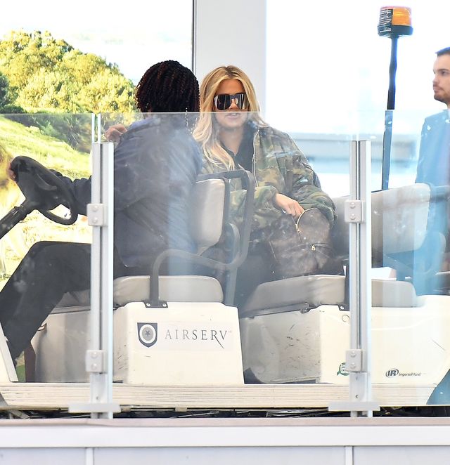 Nowe zdjęcia Khloe Kardashian: w ciąży jak na poligonie (ZDJĘCIA) Nowe zdjęcia Khloe Kardashian: w ciąży jak na poligonie (ZDJĘCIA)