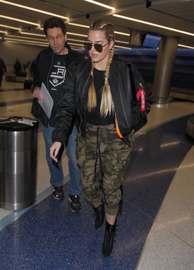 Bojówki i sznurowane botki - celebrytka z pazurem (FOTO)