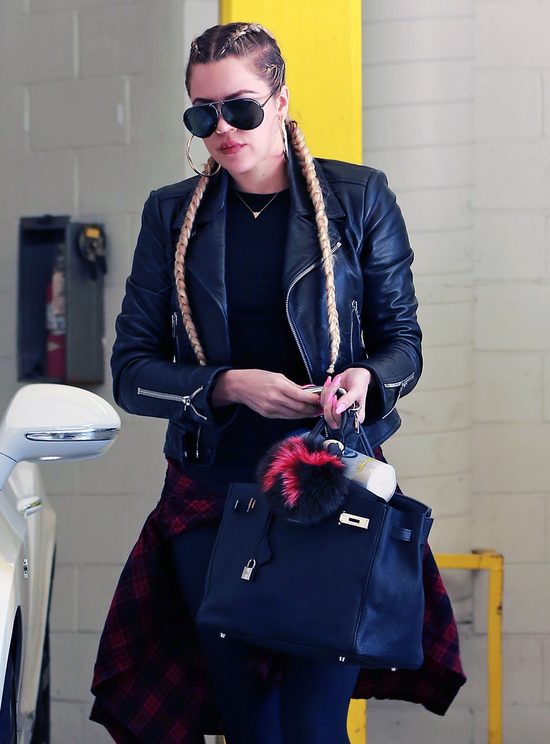 Khloe Kardashian też zafundowała sobie warkocze (FOTO)