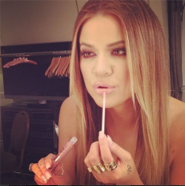 Siostry Kim kardashian naśladują jej styl? (FOTO) Siostry Kim kardashian naśladują jej styl? (FOTO)