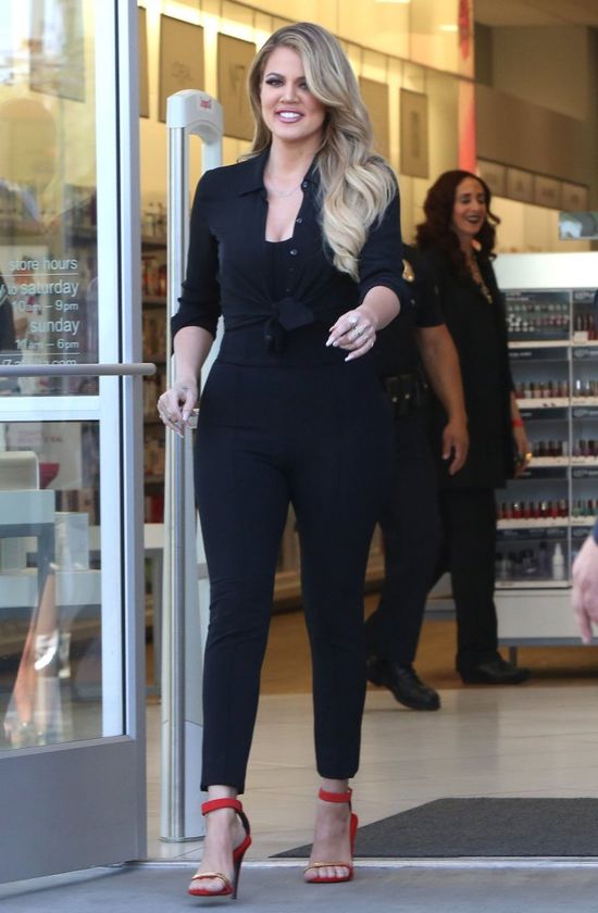 Jak Khloe Kardashian dba o pośladki? (FOTO)