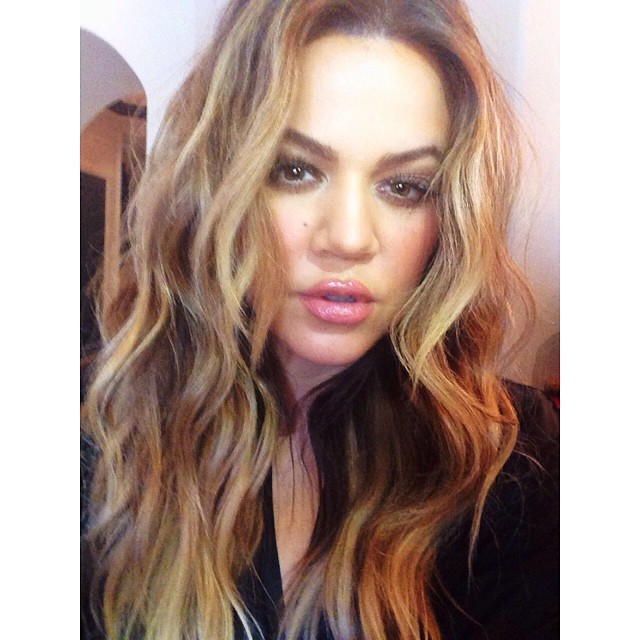 Khloe Kardashian zajada stres? (FOTO) Khloe Kardashian zajada stres? (FOTO)