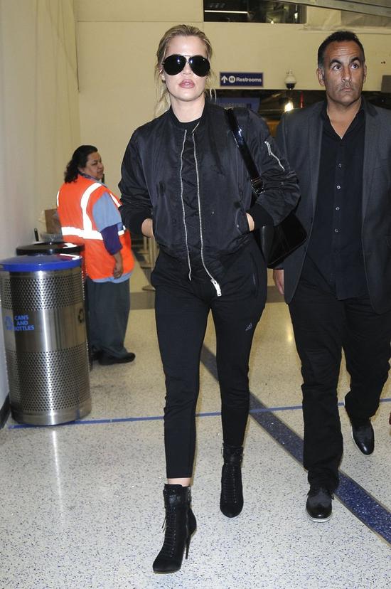 Stres odbił się na figurze Khloe Kardashian? (FOTO)