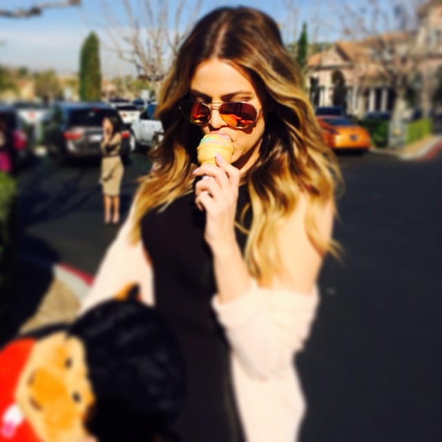 Khloe Kardashian zajada stres? (FOTO)