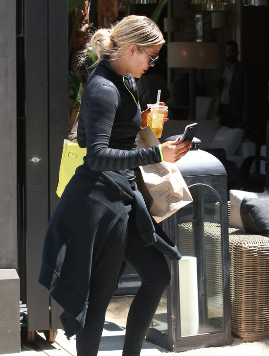 Khloe Karadshian na siłowni też musi wyglądać sexy (FOTO) Khloe Karadshian na siłowni też musi wyglądać sexy (FOTO)