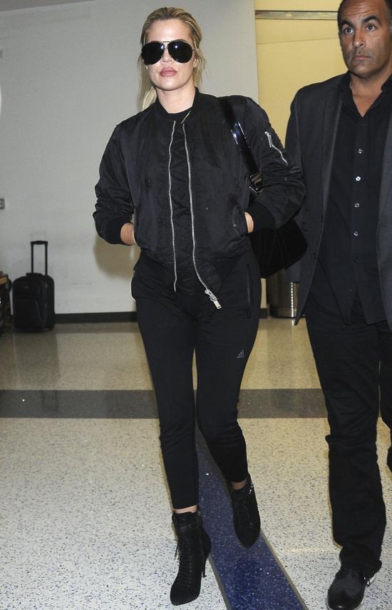 Stres odbił się na figurze Khloe Kardashian? (FOTO)