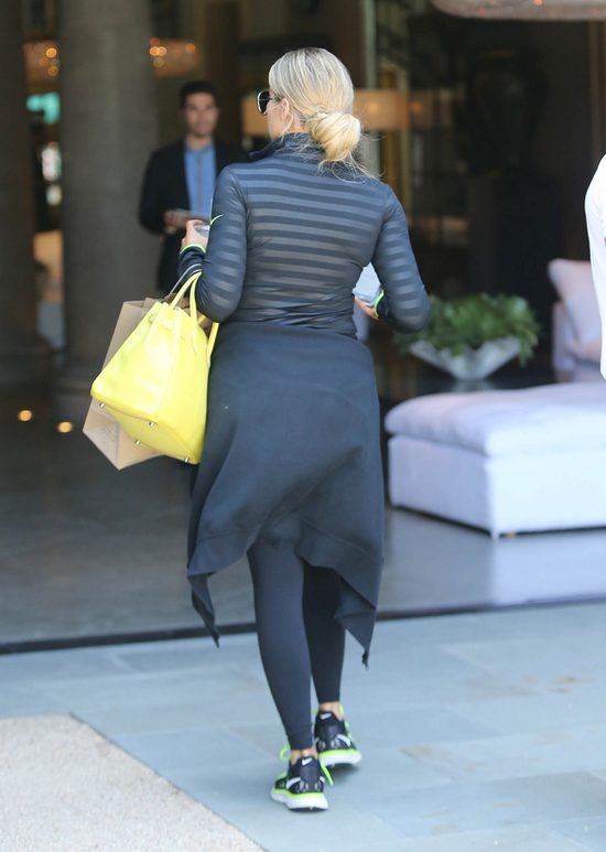 Khloe Karadshian na siłowni też musi wyglądać sexy (FOTO) Khloe Karadshian na siłowni też musi wyglądać sexy (FOTO)