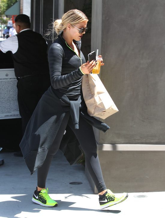 Khloe Karadshian na siłowni też musi wyglądać sexy (FOTO) Khloe Karadshian na siłowni też musi wyglądać sexy (FOTO)