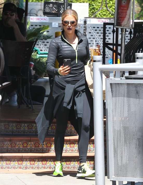 Khloe Karadshian na siłowni też musi wyglądać sexy (FOTO) Khloe Karadshian na siłowni też musi wyglądać sexy (FOTO)