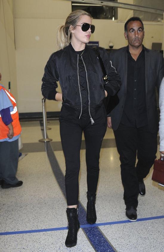 Stres odbił się na figurze Khloe Kardashian? (FOTO)