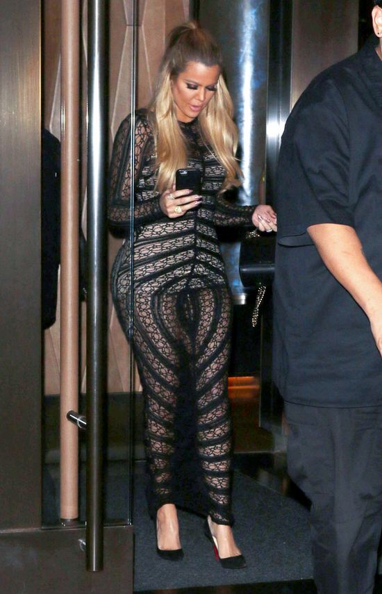 Khloe Kardashian dzielnie ratowała się torebką (FOTO)