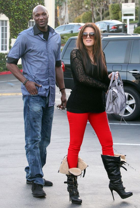 Khloe Kardashian prosi o pomoc (FOTO) Khloe Kardashian prosi o pomoc (FOTO)